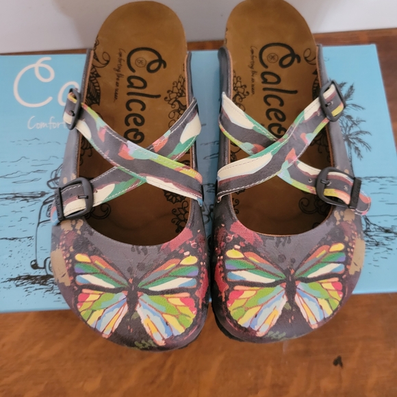 Colorful Butterfly Cross-Strap Clogs - Picture 2 of 16